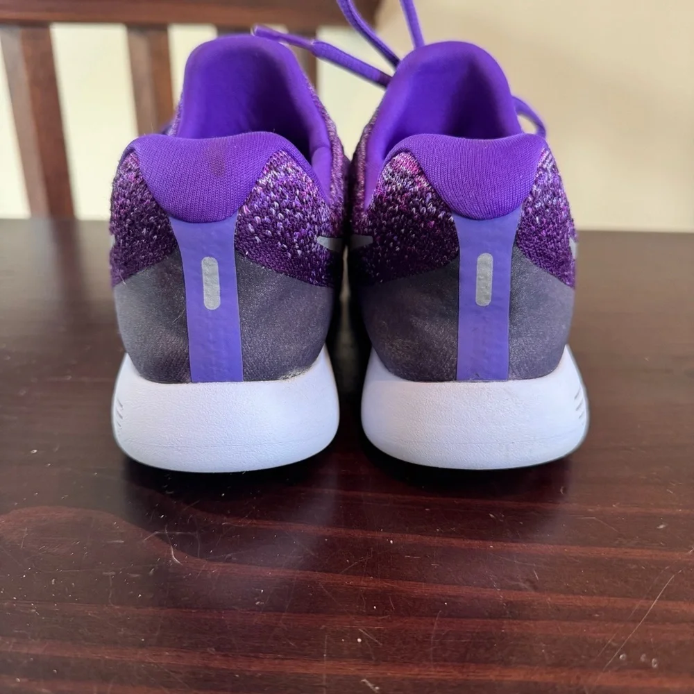 Nike purple LunarEpic Low Flyknit 2 running shoes girls size 6Y